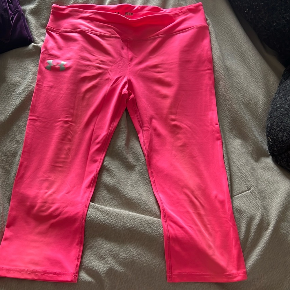 Under Armour- Pink 3/4 leggings